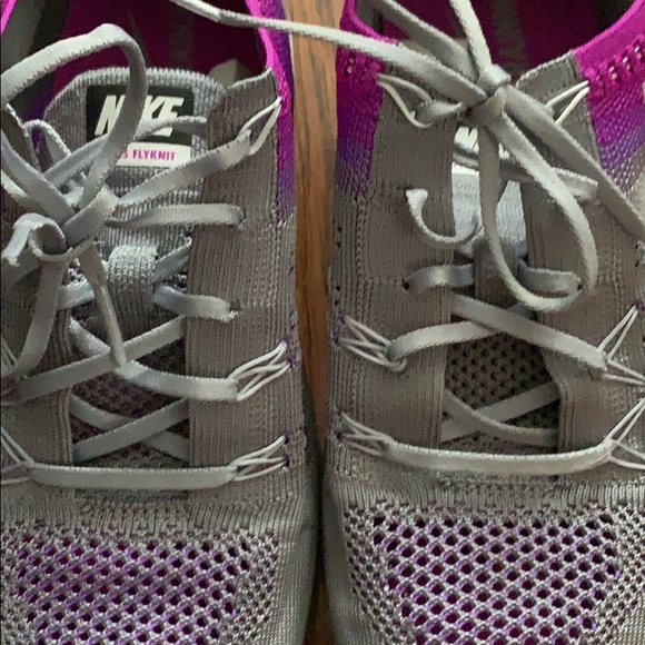 Nike Sneakers... Size 8 1/2 - Picture 12 of 15